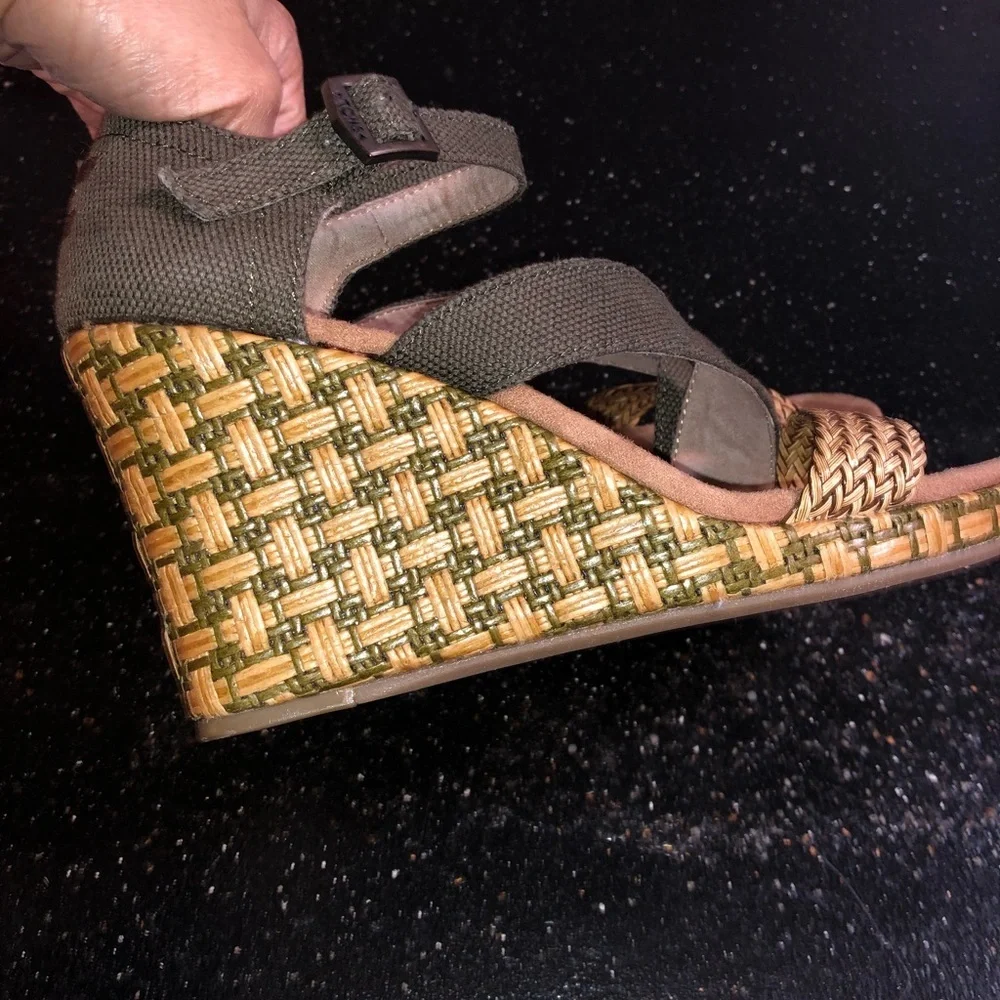 TOMS SHOES Lady's sandals EMBROIDERED.